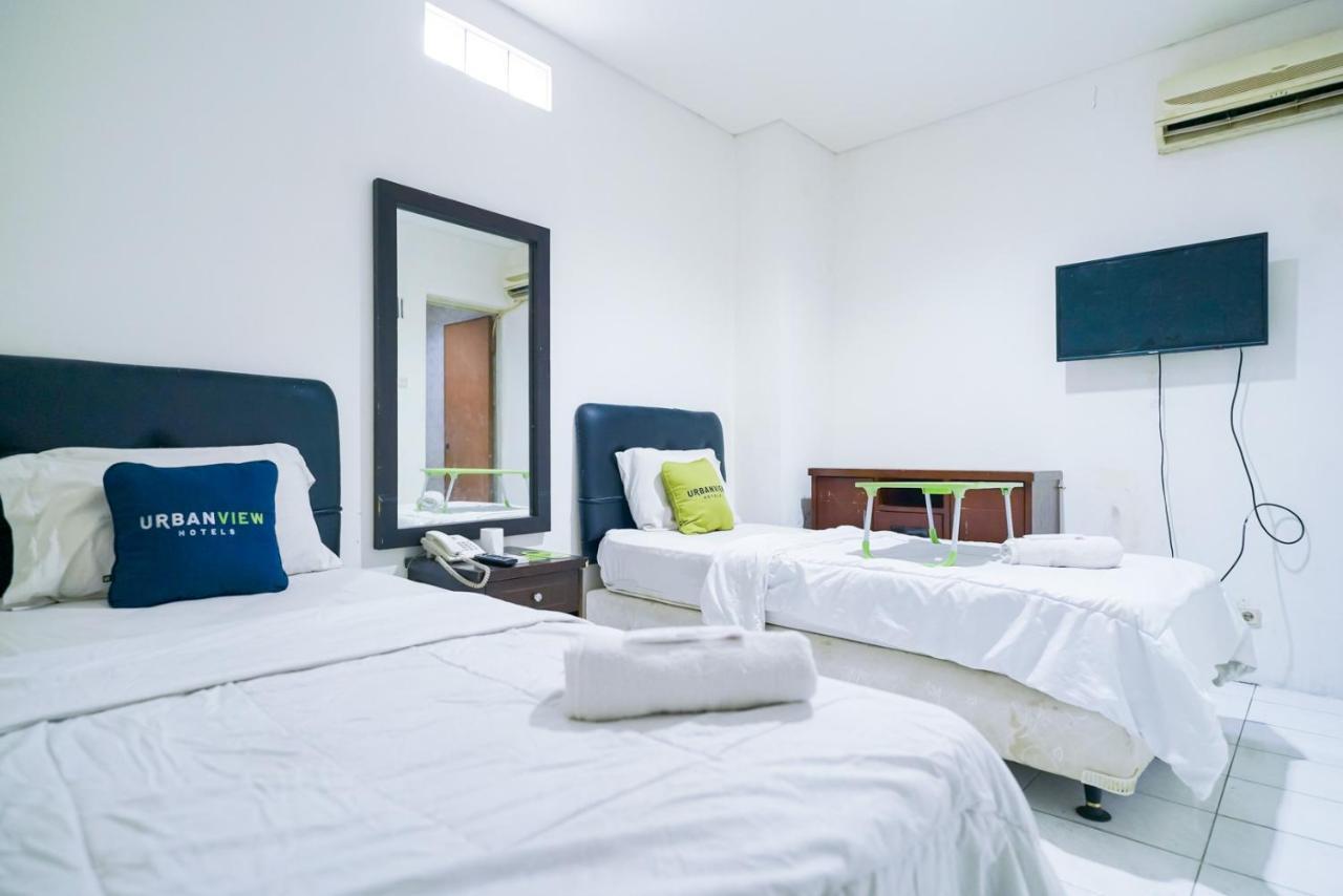 Urbanview Hotel Bes Mangga Besar By Reddoorz Джакарта Экстерьер фото